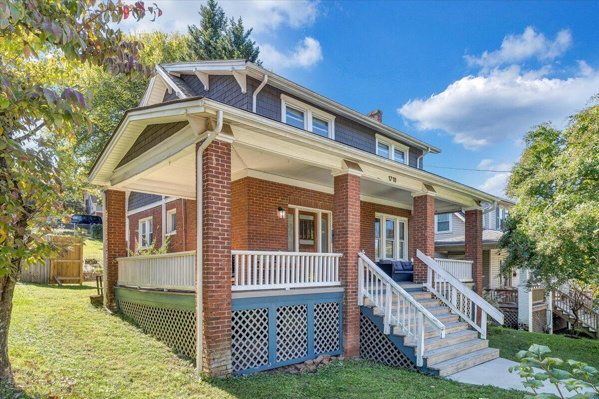 1718 Memorial AVE SW