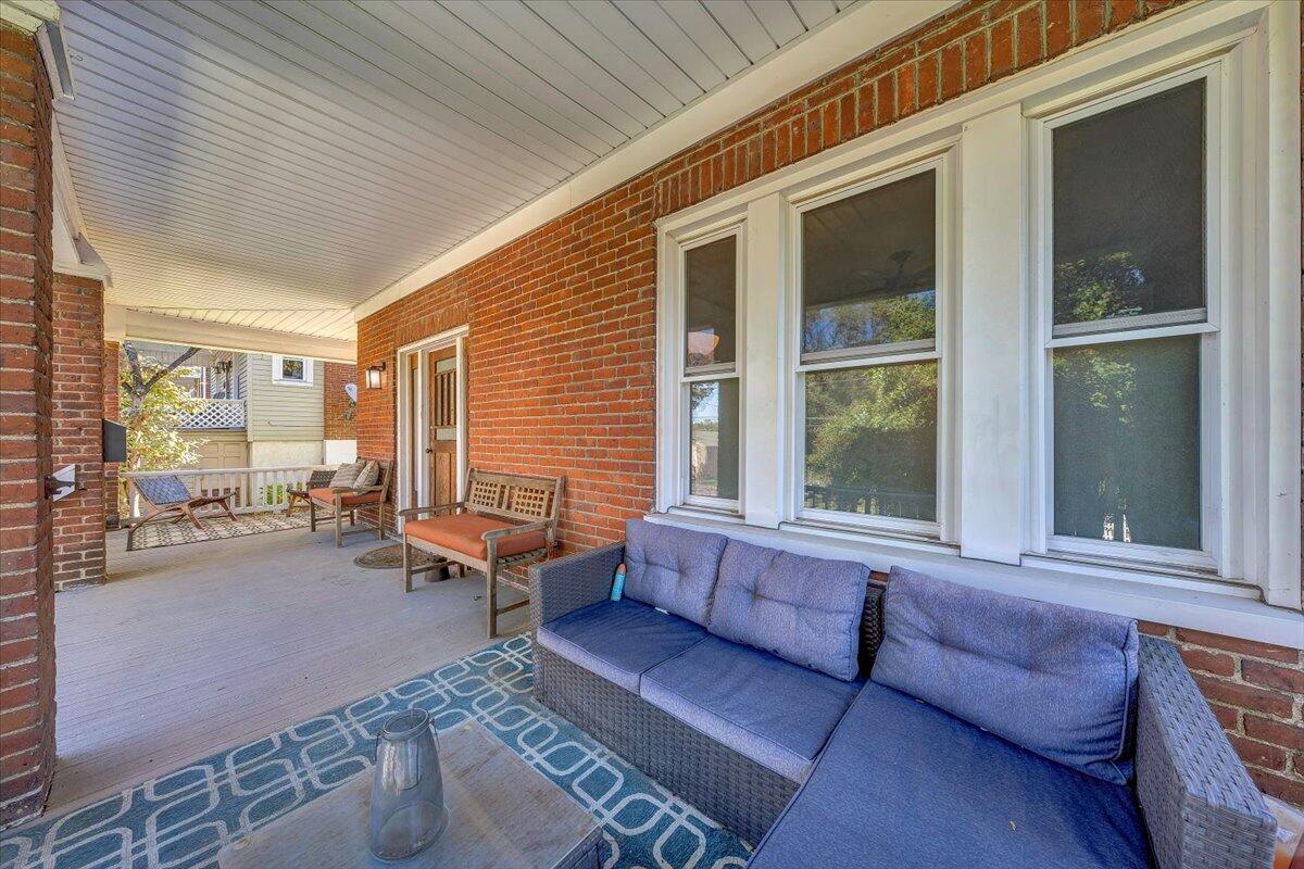 1718 Memorial AVE SW