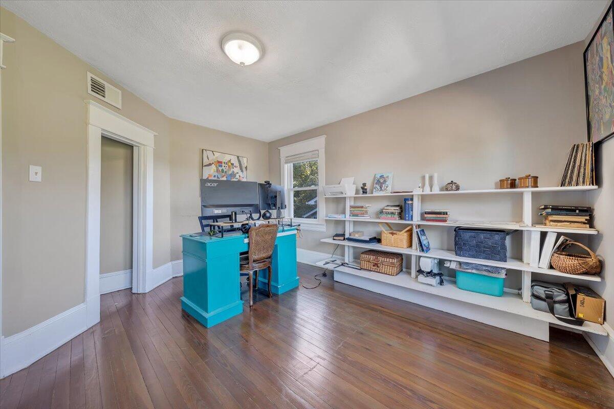 1718 Memorial AVE SW