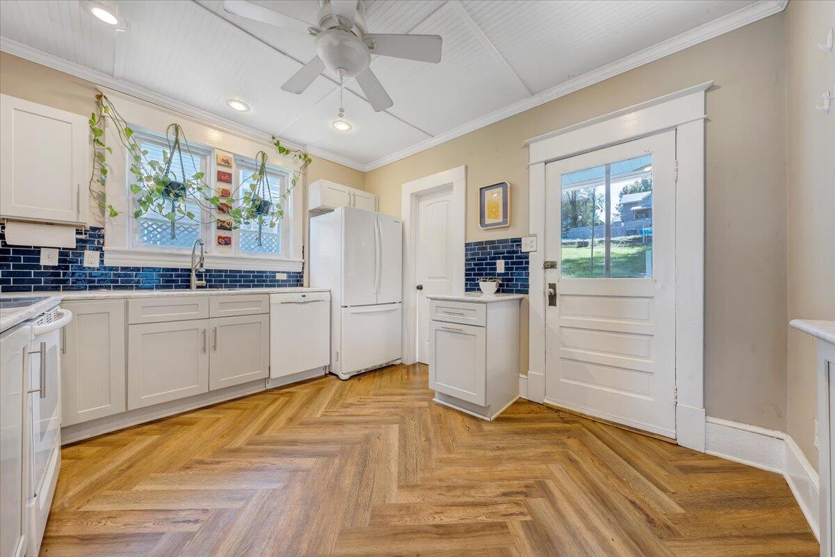 1718 Memorial AVE SW