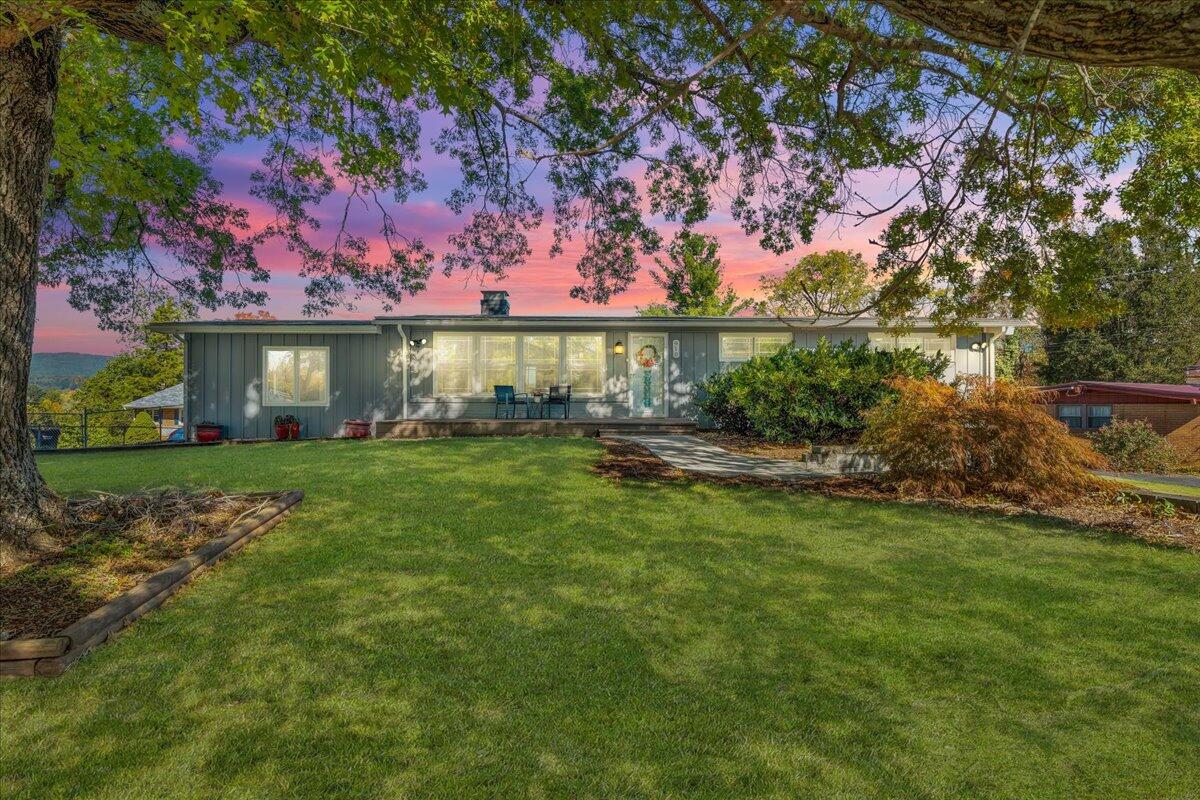 910 Ridgecrest DR