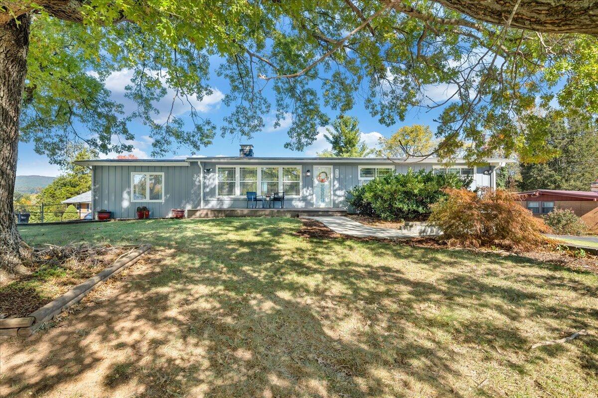 910 Ridgecrest DR