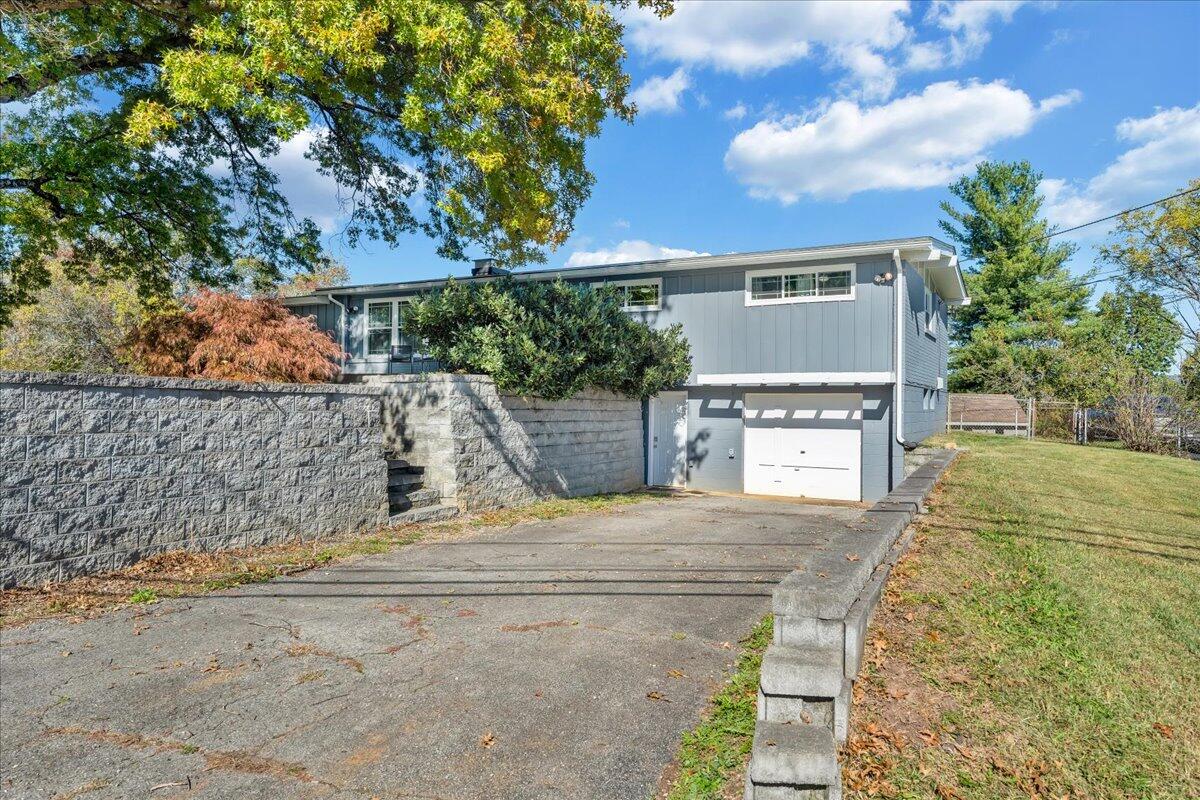 910 Ridgecrest DR
