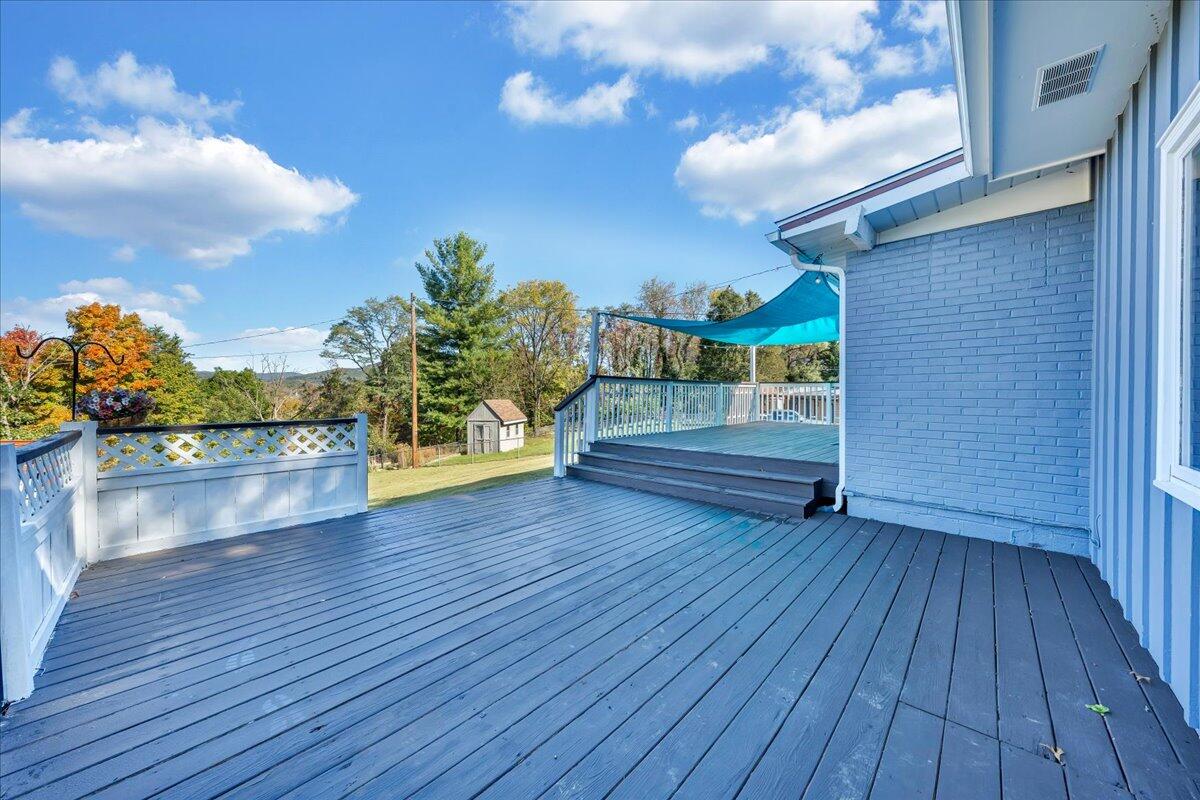 910 Ridgecrest DR