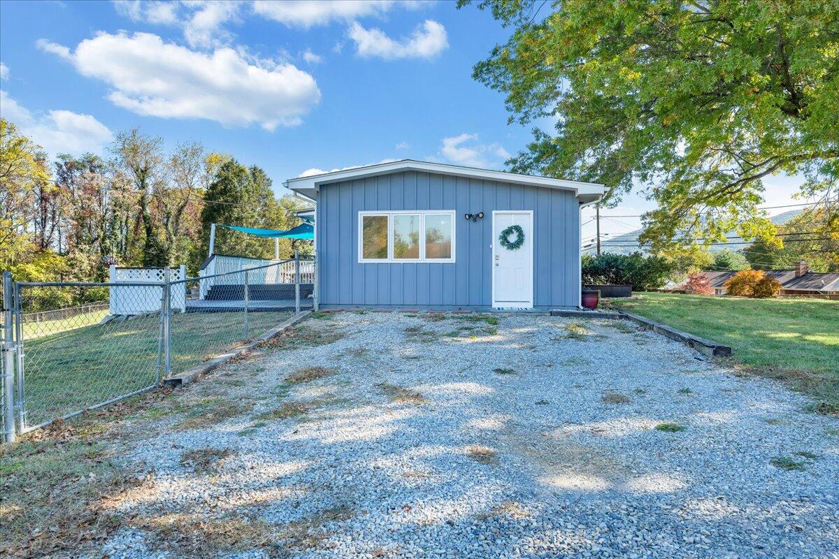 910 Ridgecrest DR