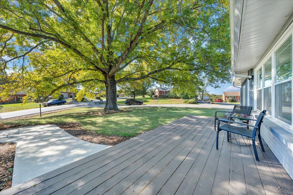 910 Ridgecrest DR
