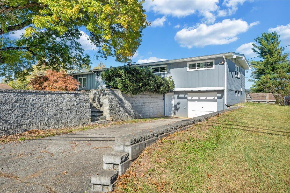 910 Ridgecrest DR