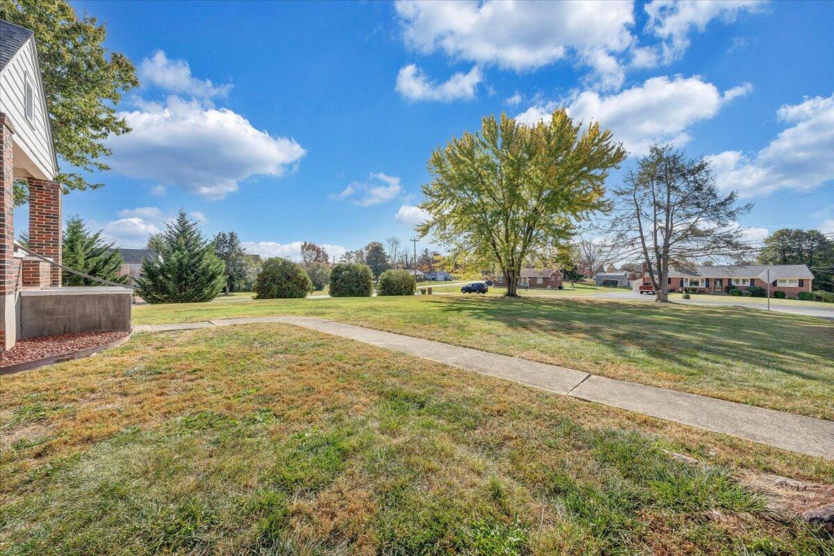 7613 Barrens RD