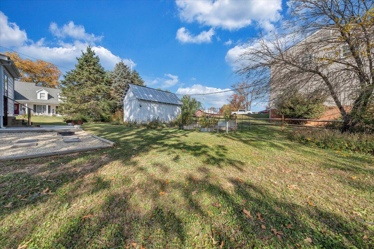 7613 Barrens RD