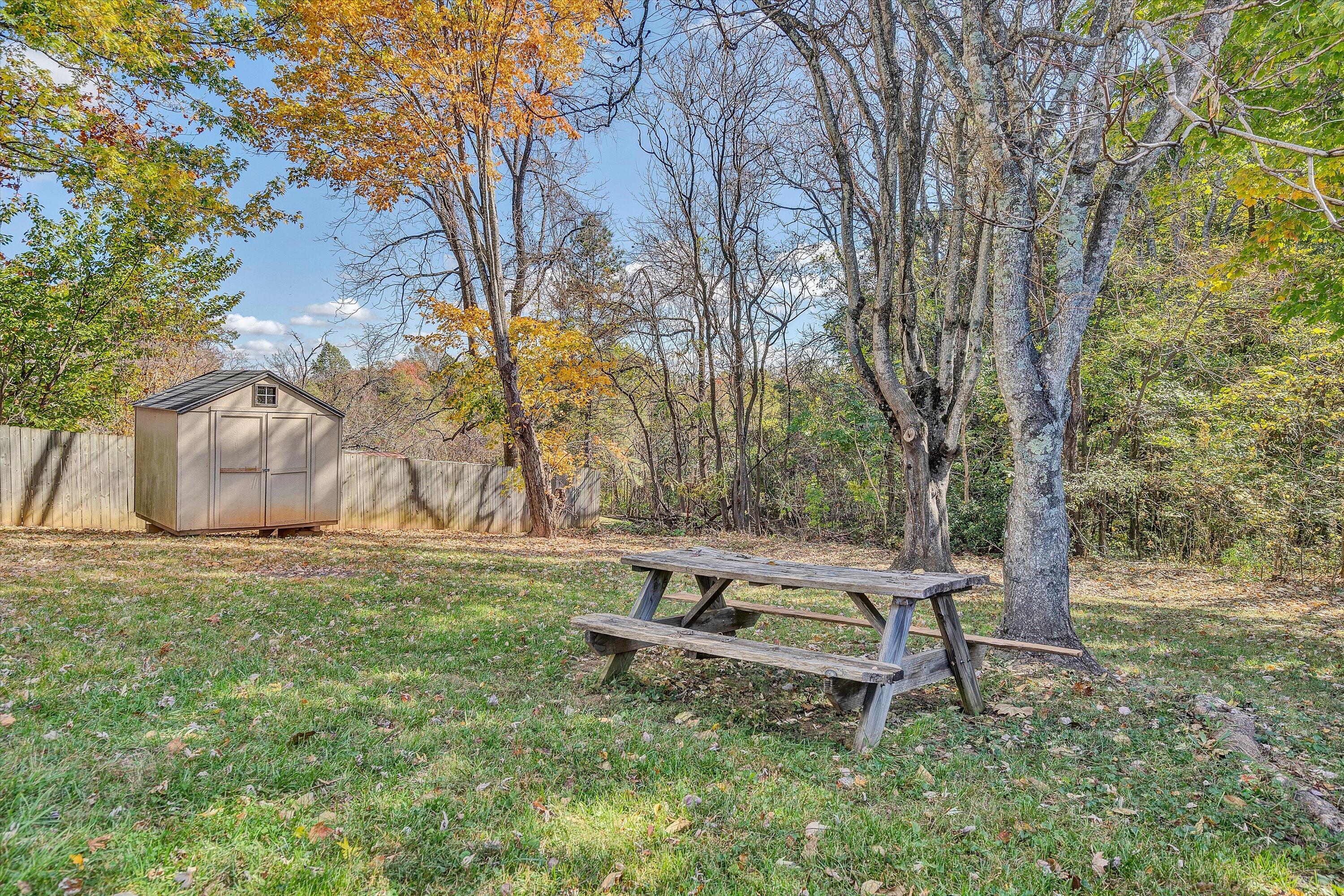 5 Bowles DR