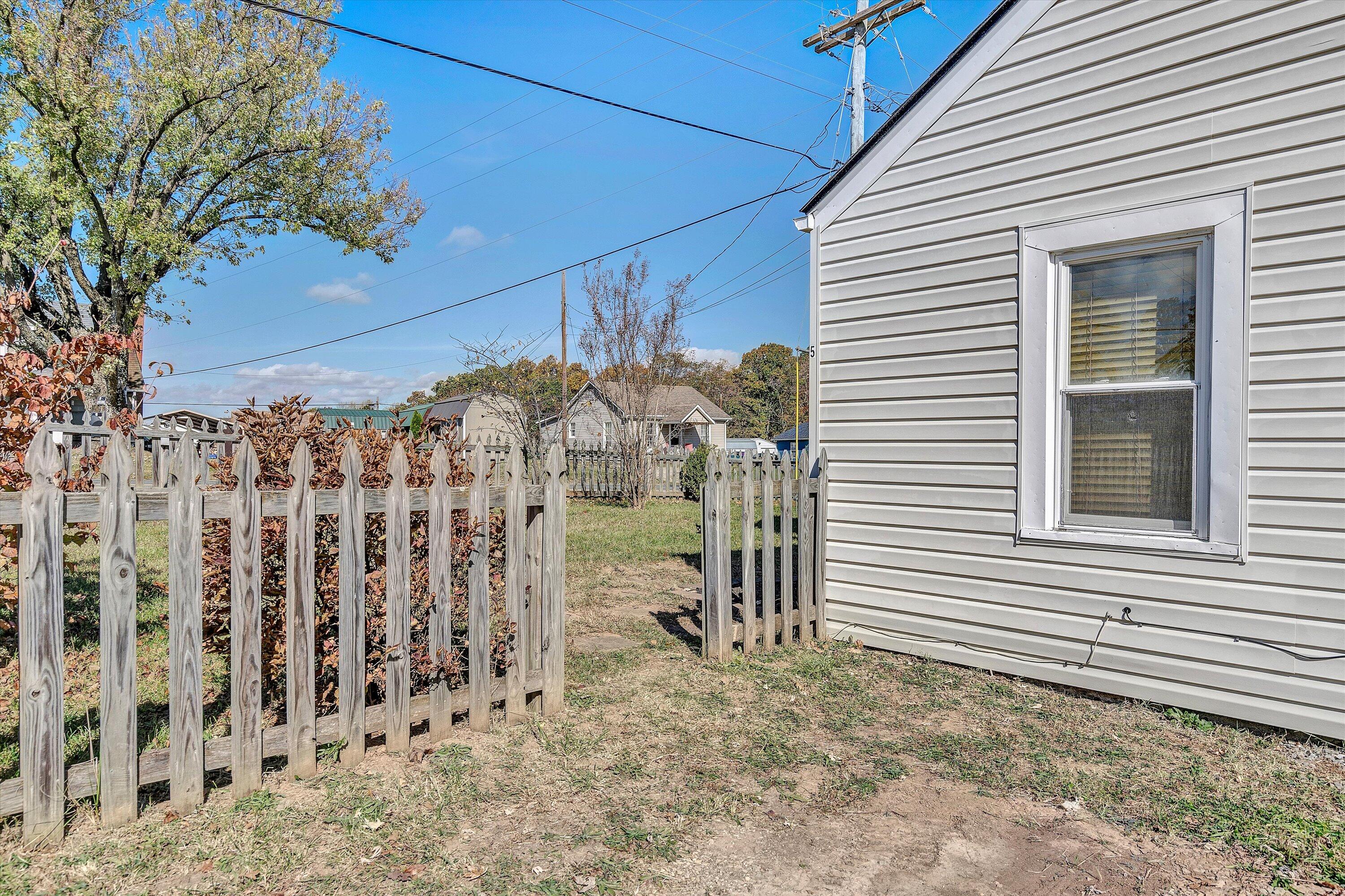 5 Bowles DR