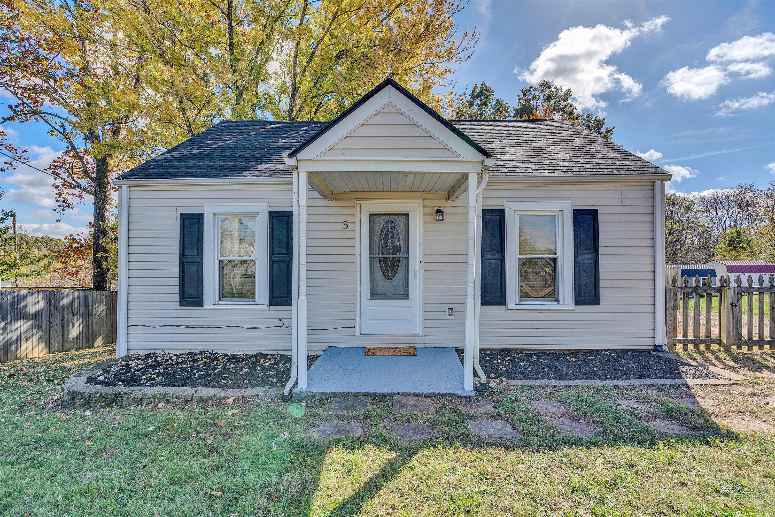 5 Bowles DR