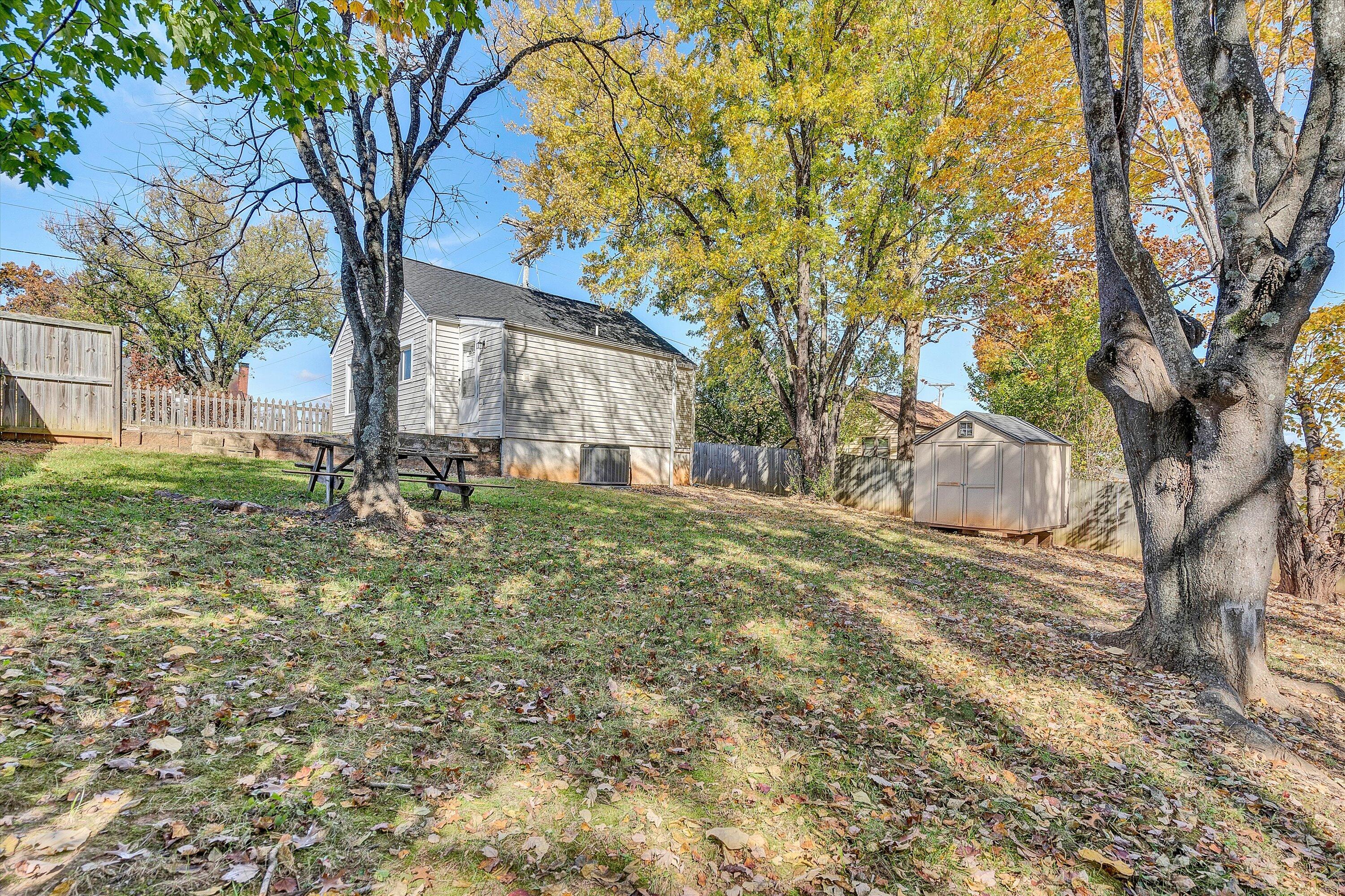 5 Bowles DR