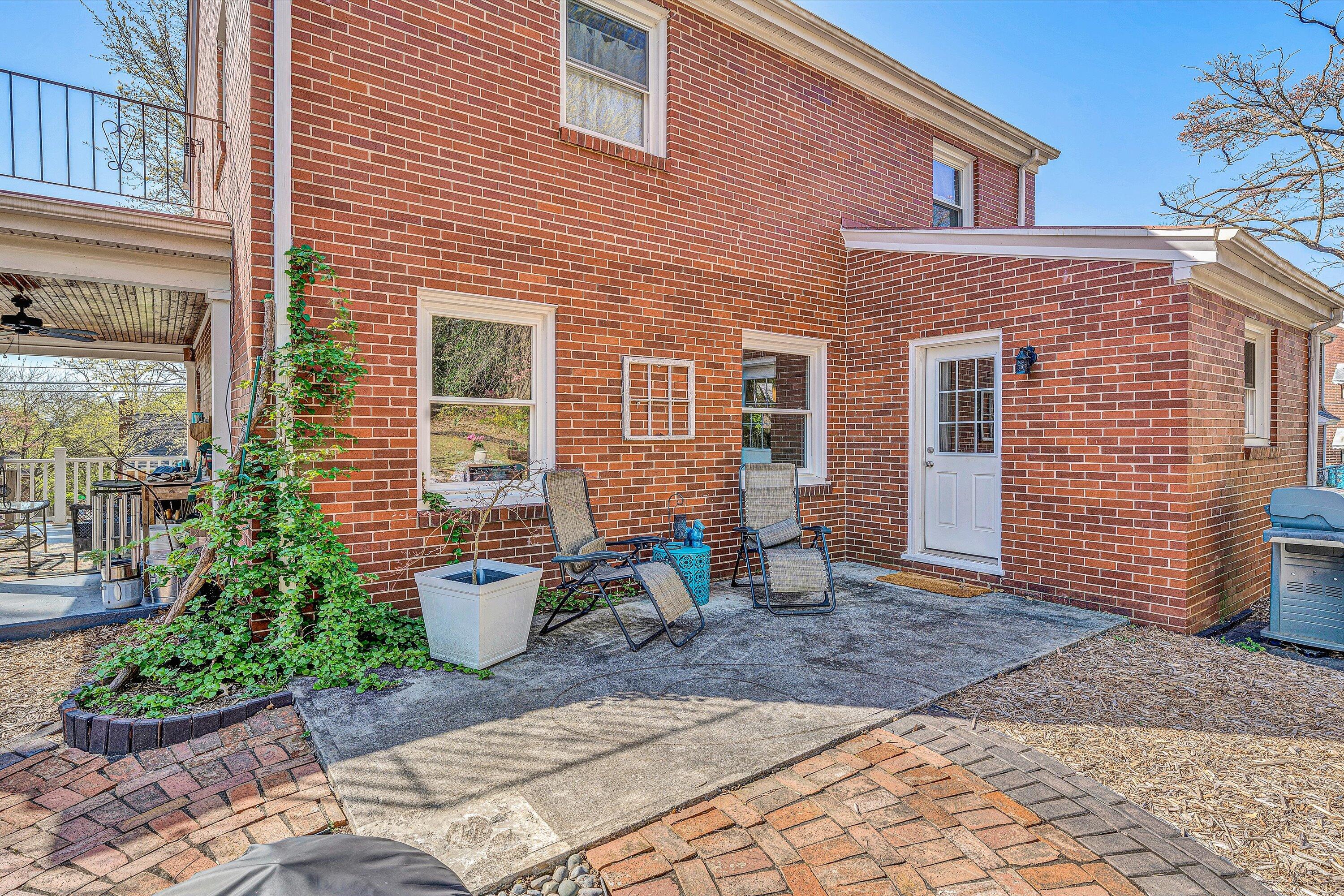 2418 Oakland BLVD NW