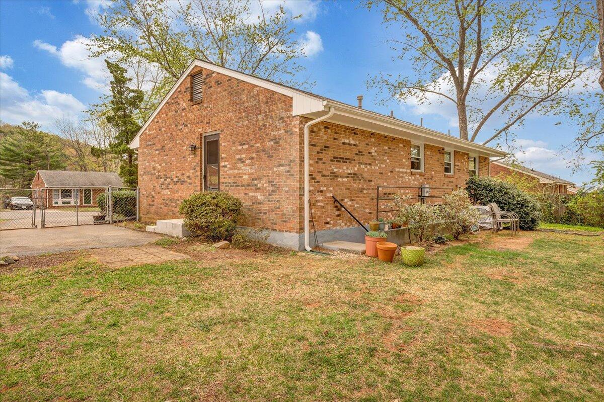 4652 Golfview DR NE