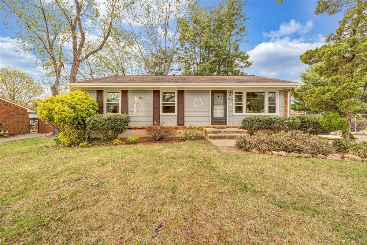 4652 Golfview DR NE