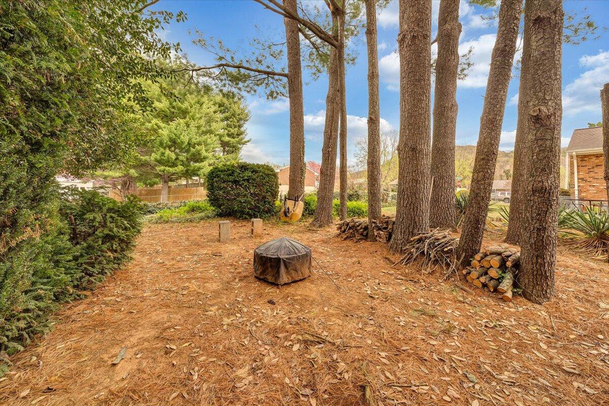 4652 Golfview DR NE