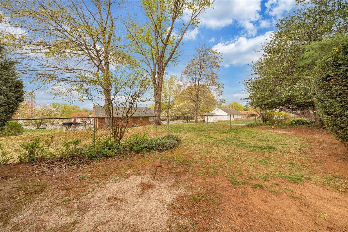 4652 Golfview DR NE