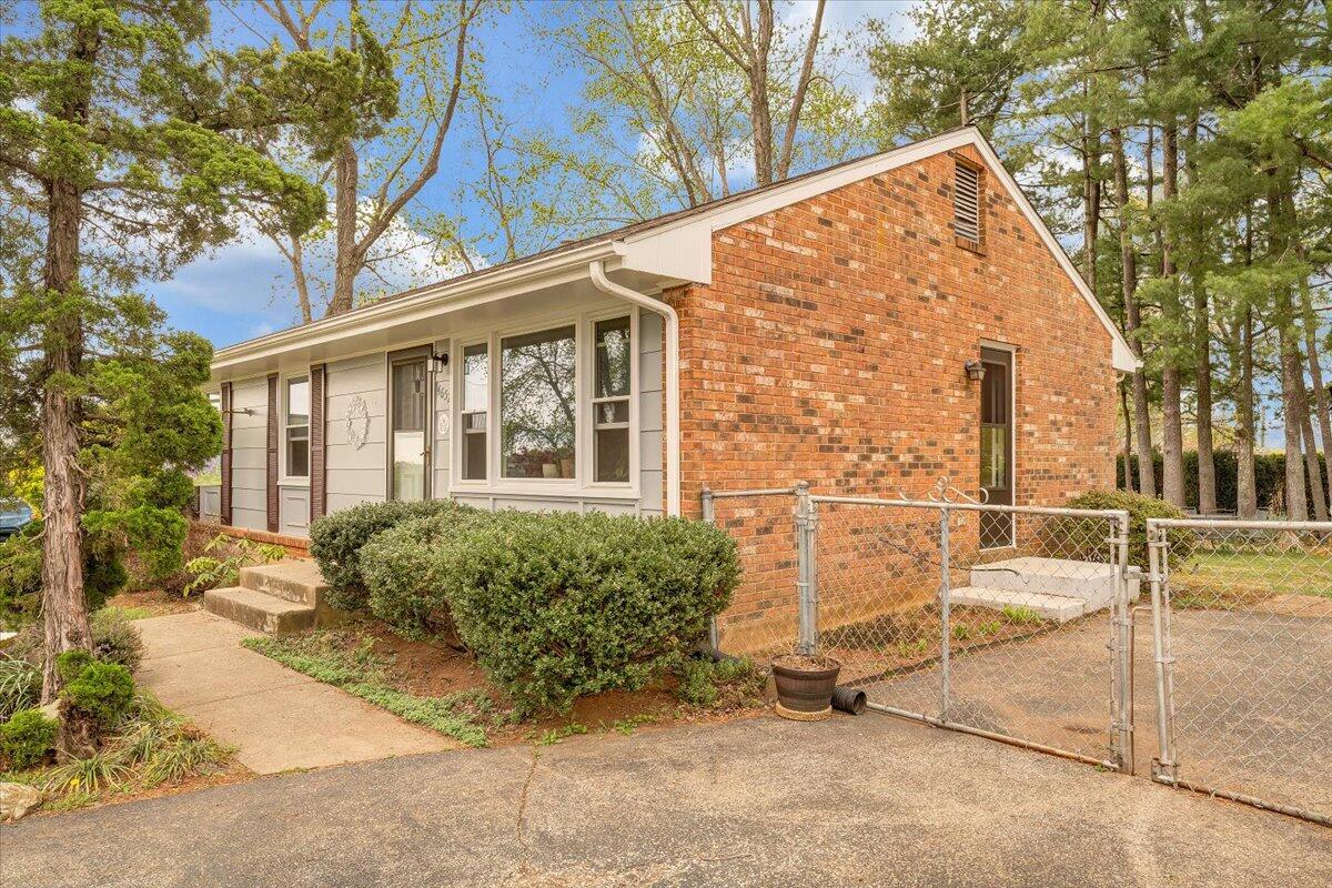 4652 Golfview DR NE