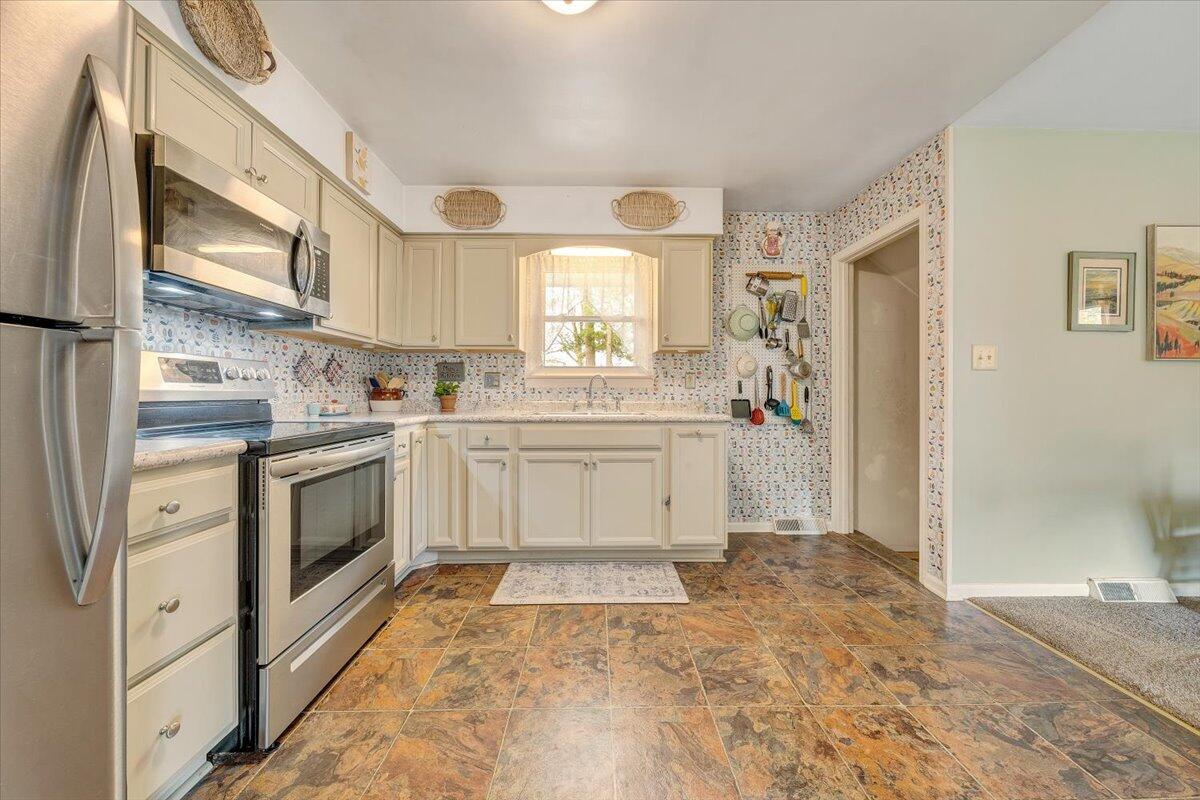 4652 Golfview DR NE