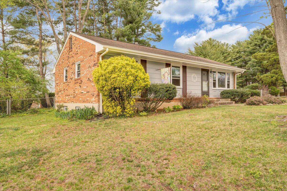 4652 Golfview DR NE