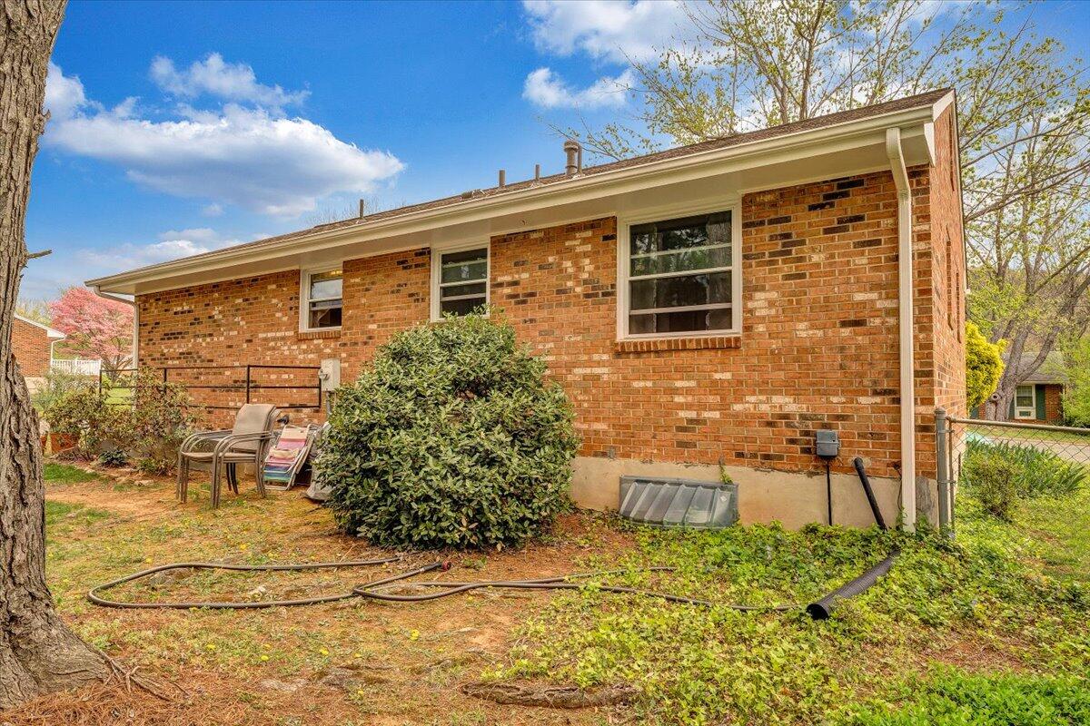 4652 Golfview DR NE