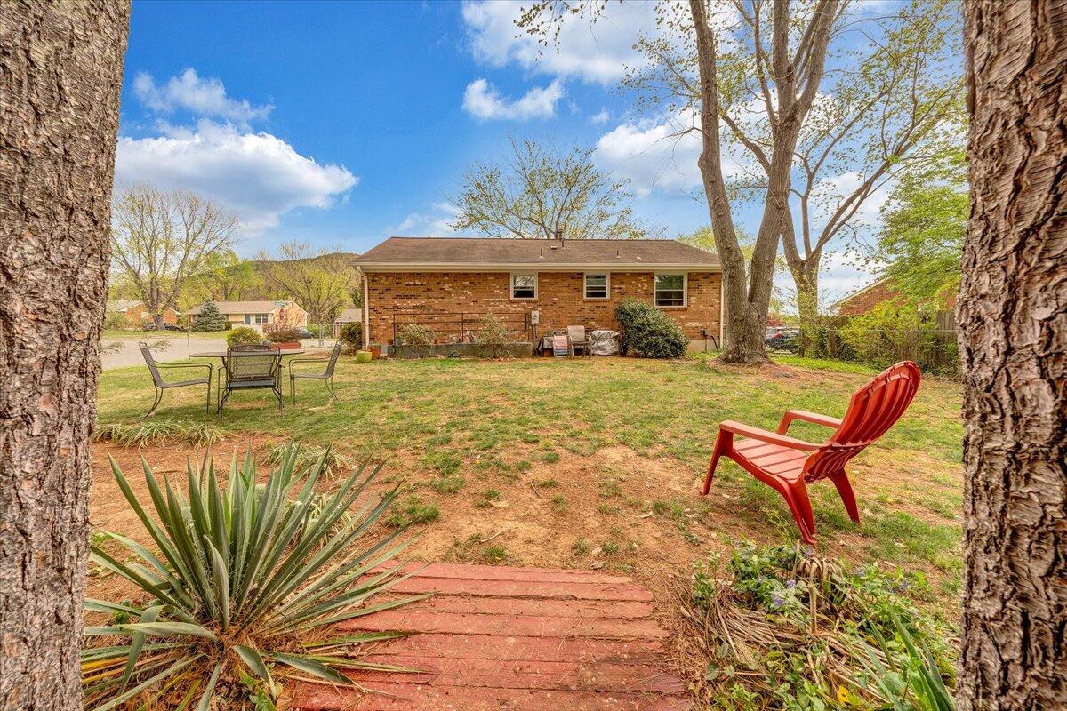 4652 Golfview DR NE