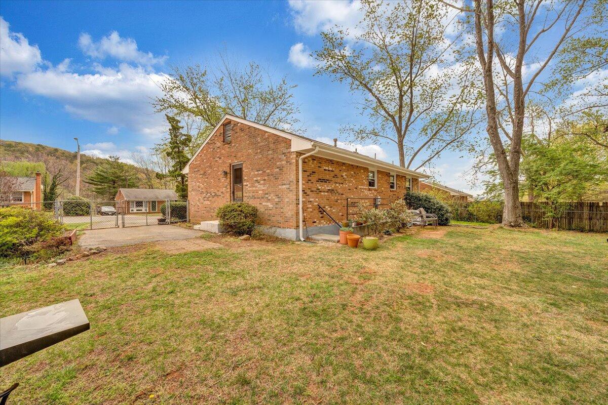 4652 Golfview DR NE