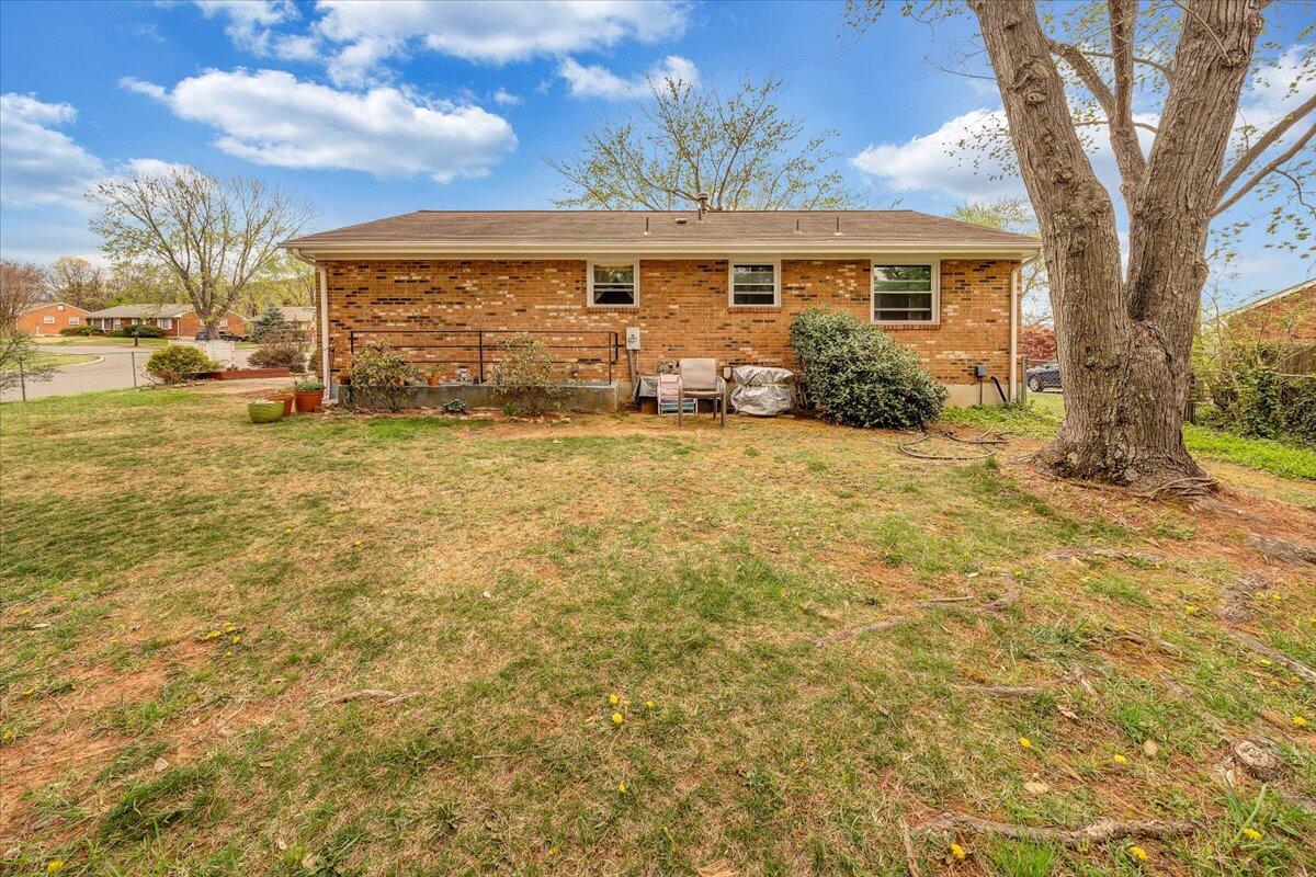 4652 Golfview DR NE