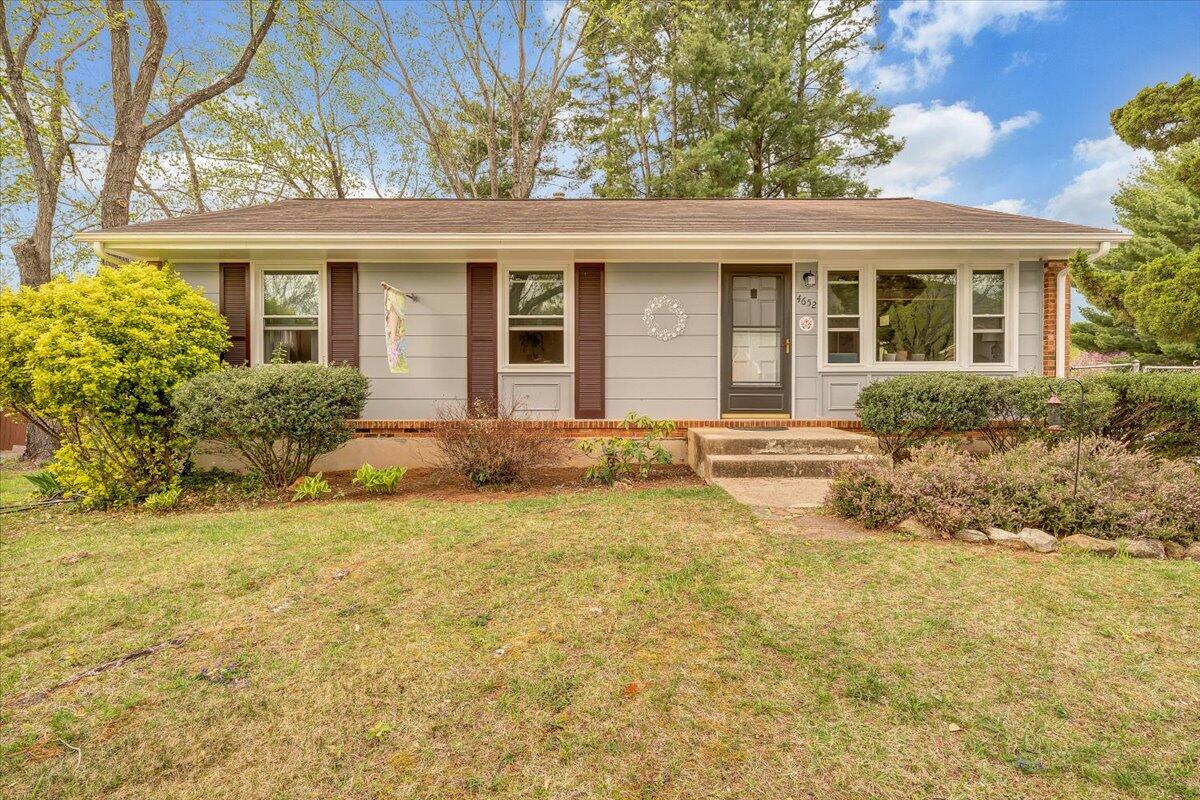 4652 Golfview DR NE