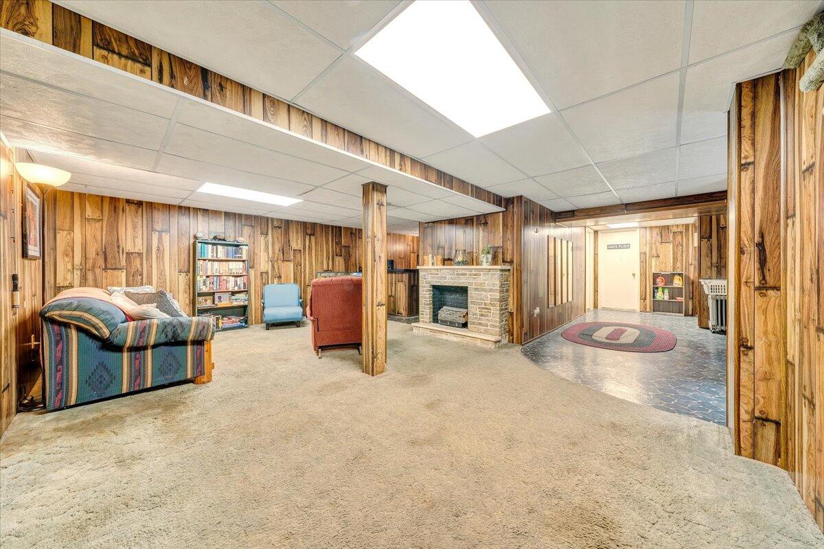 4652 Golfview DR NE