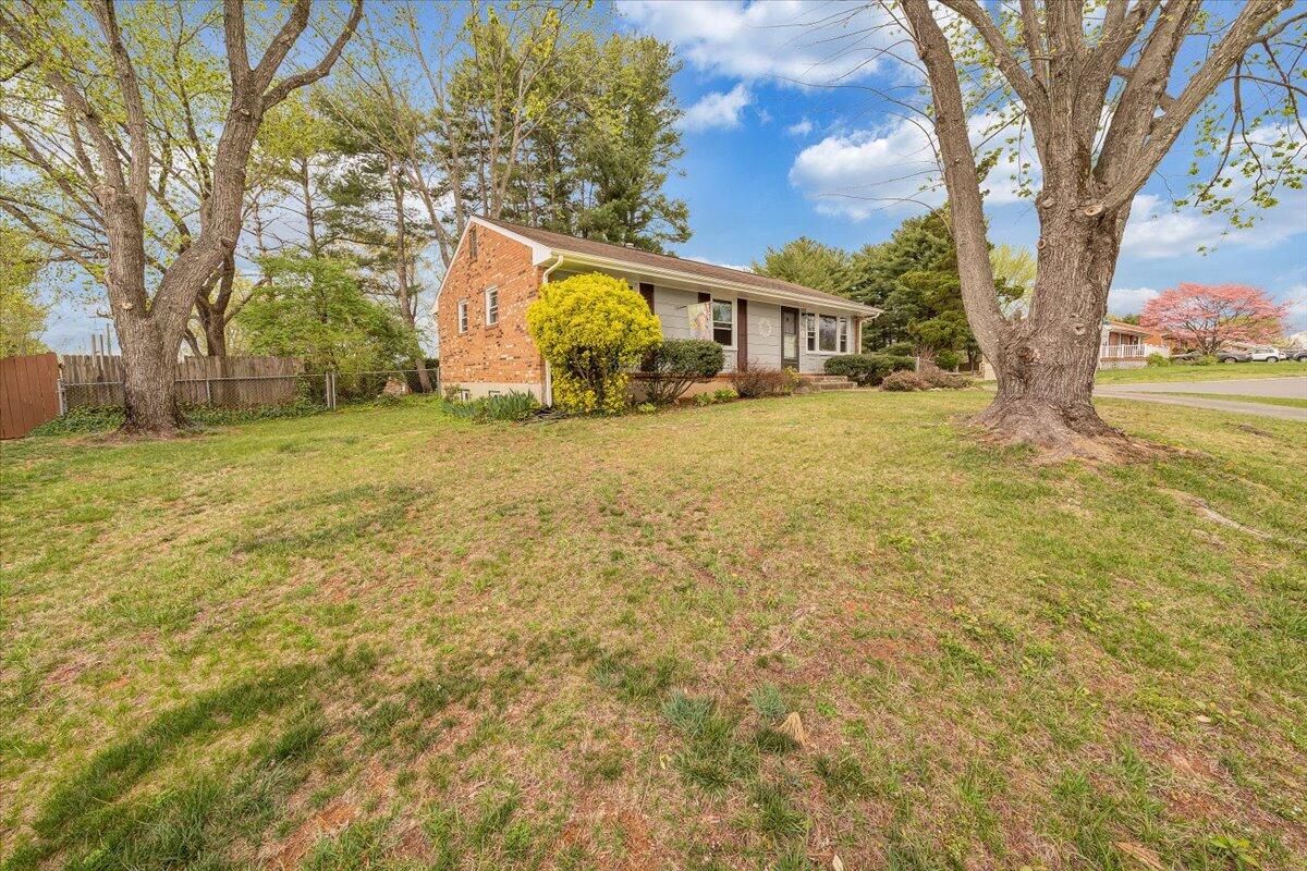 4652 Golfview DR NE