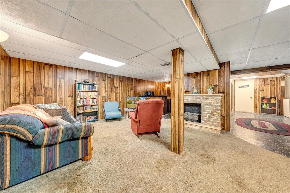 4652 Golfview DR NE