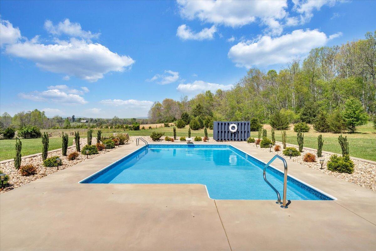 1657 Morgans Church RD