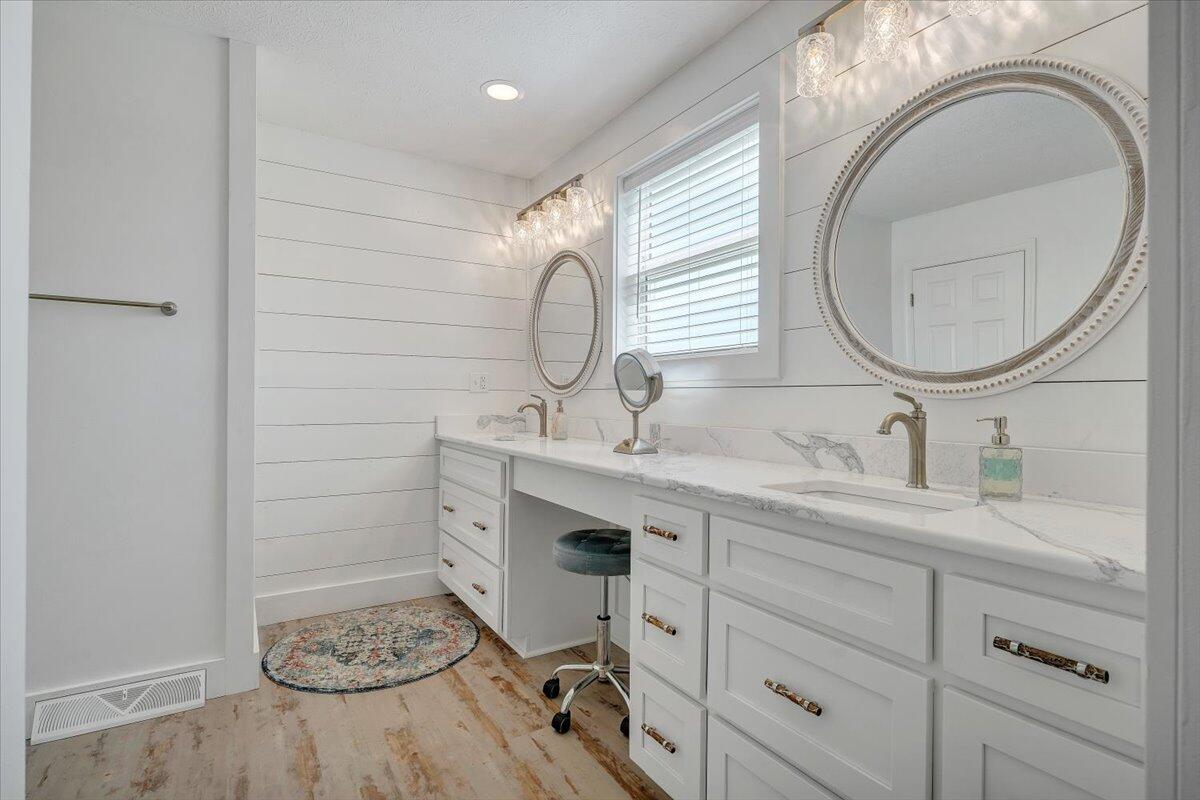 1657 Morgans Church RD