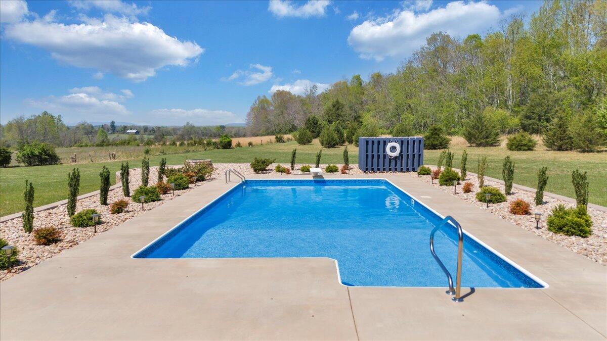 1657 Morgans Church RD