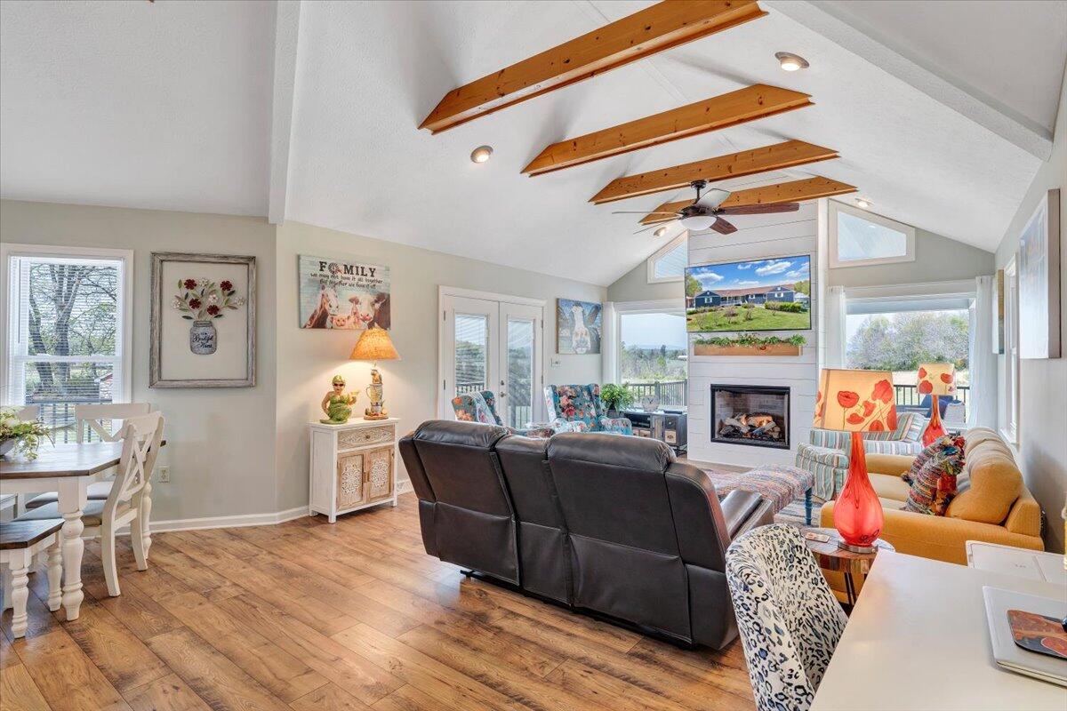 1657 Morgans Church RD