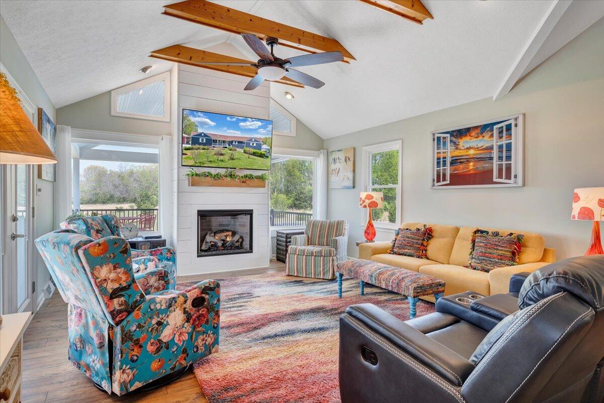 1657 Morgans Church RD