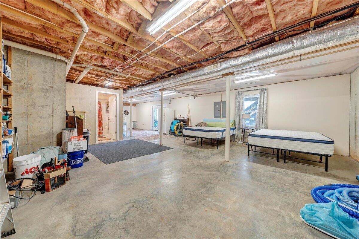 1657 Morgans Church RD