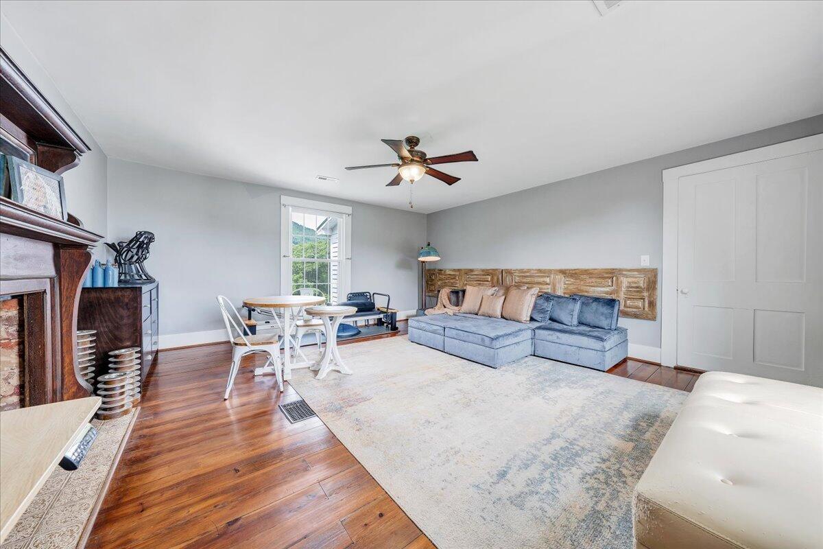 2148 Mountain View RD