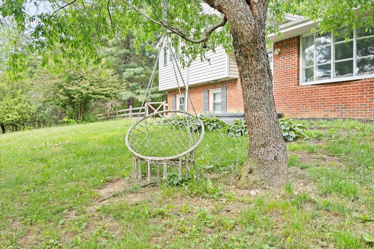 8160 Cloverdale RD