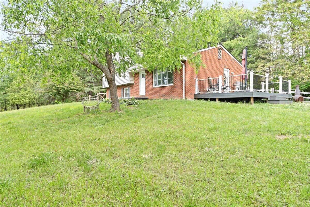8160 Cloverdale RD