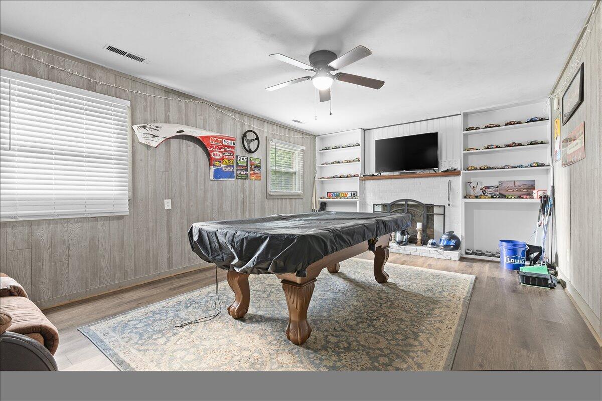 8160 Cloverdale RD