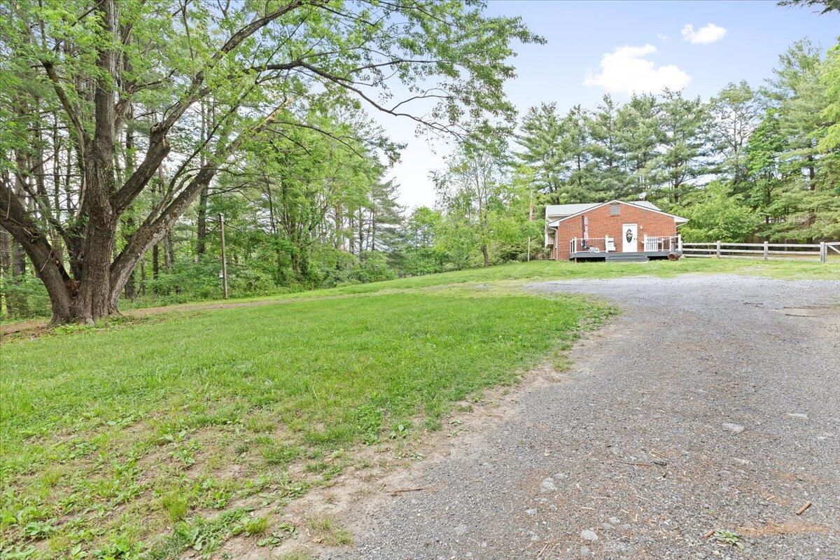 8160 Cloverdale RD