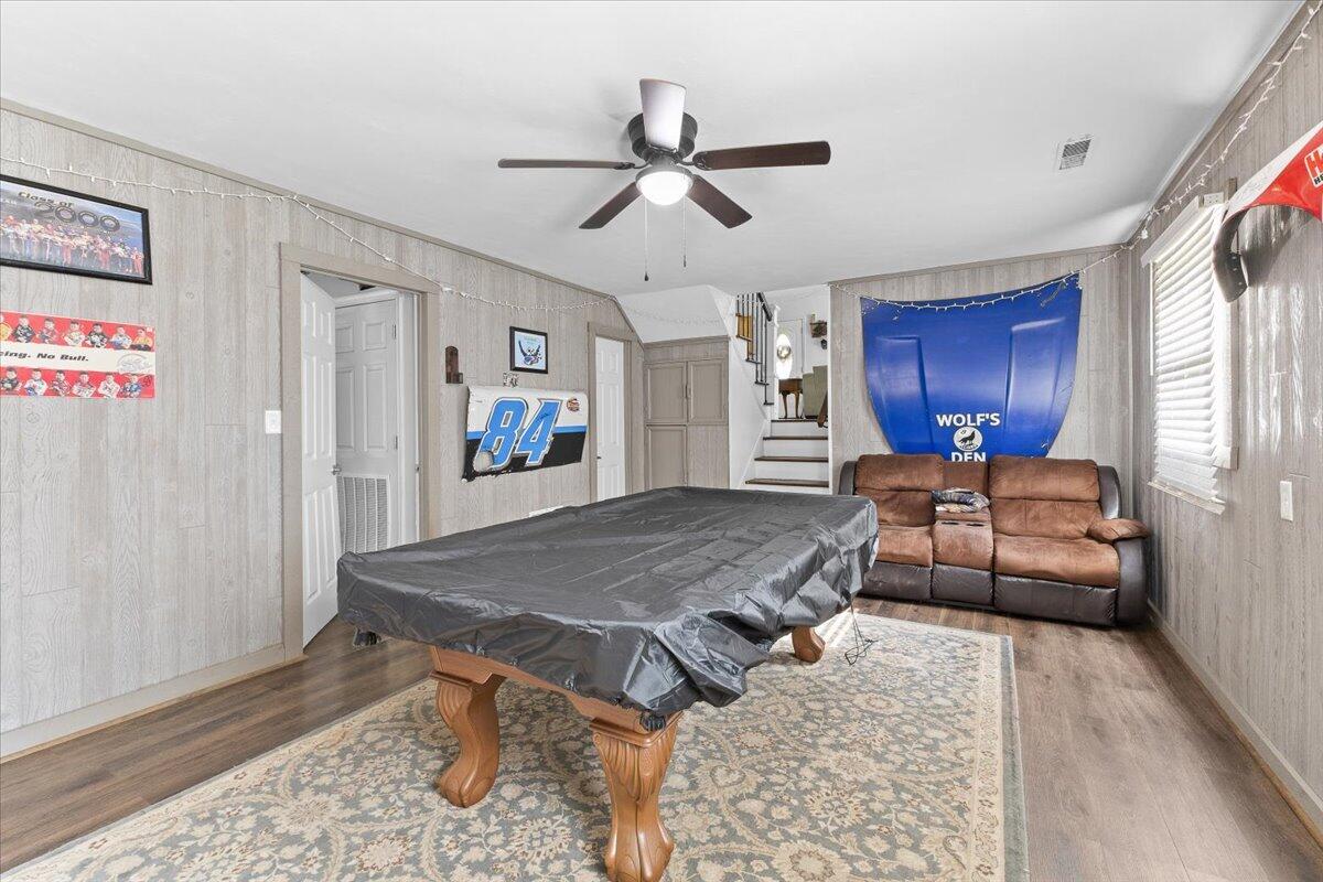 8160 Cloverdale RD