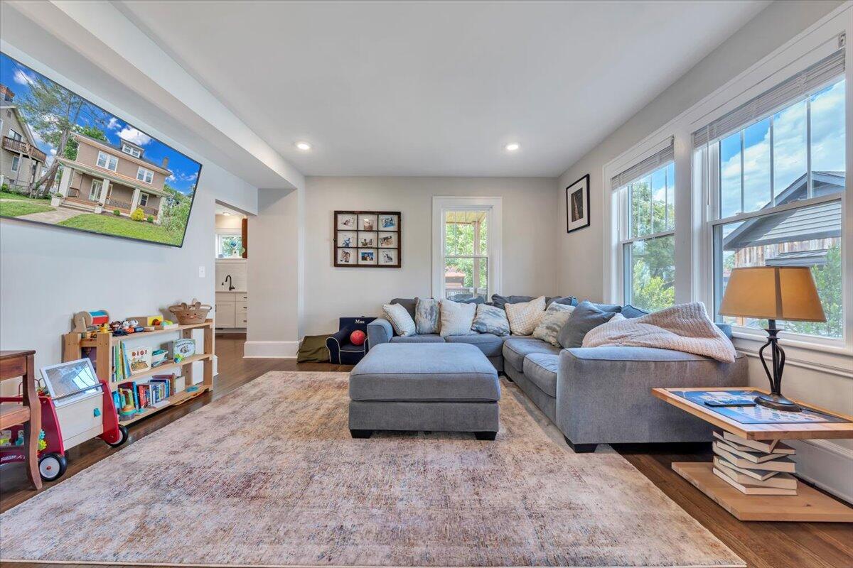 2109 Memorial AVE SW