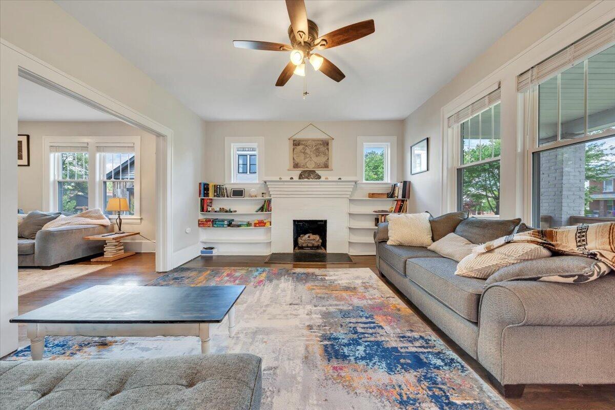 2109 Memorial AVE SW