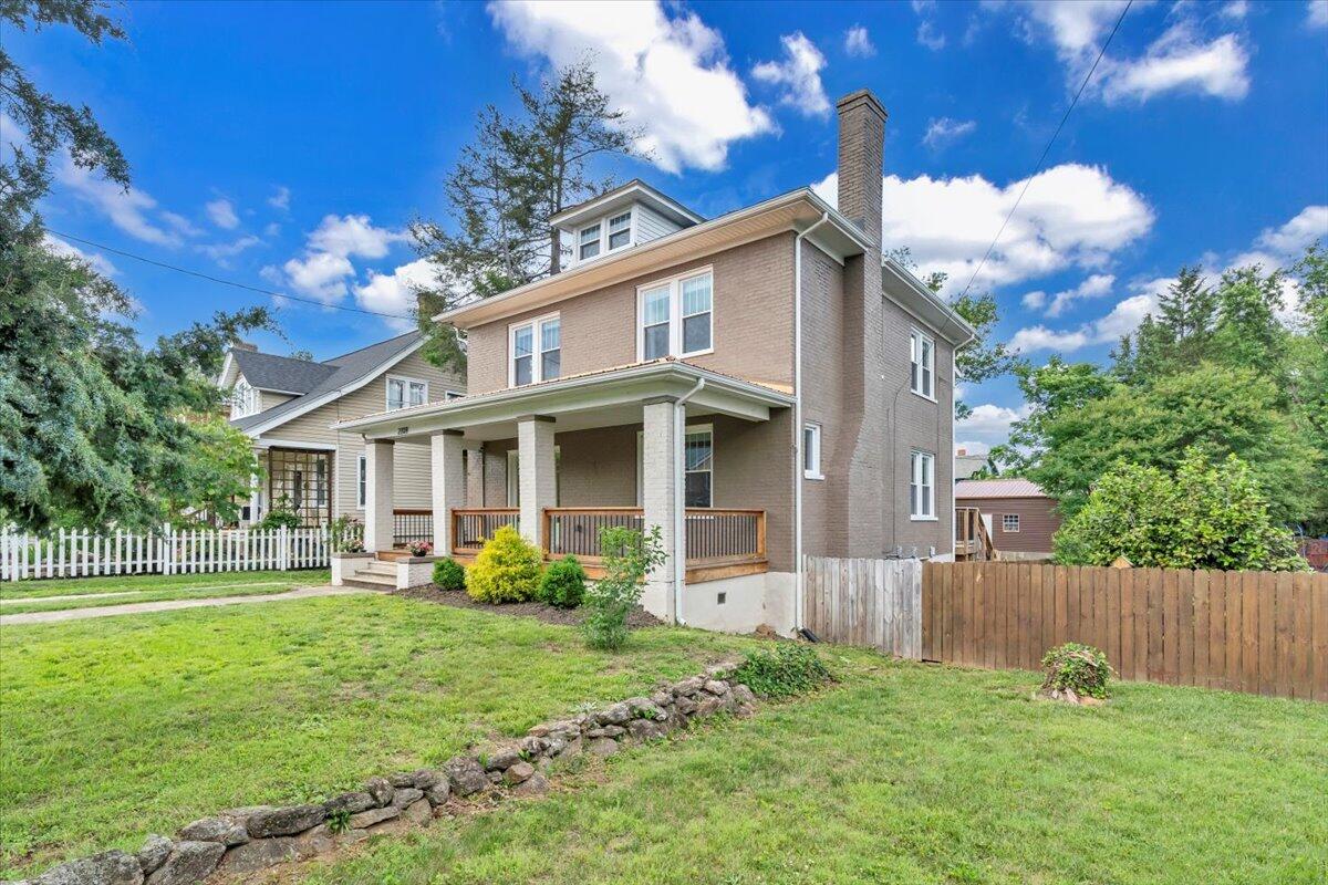 2109 Memorial AVE SW