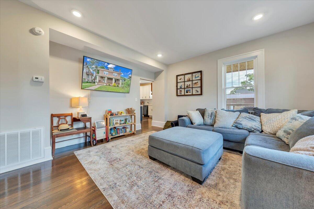 2109 Memorial AVE SW