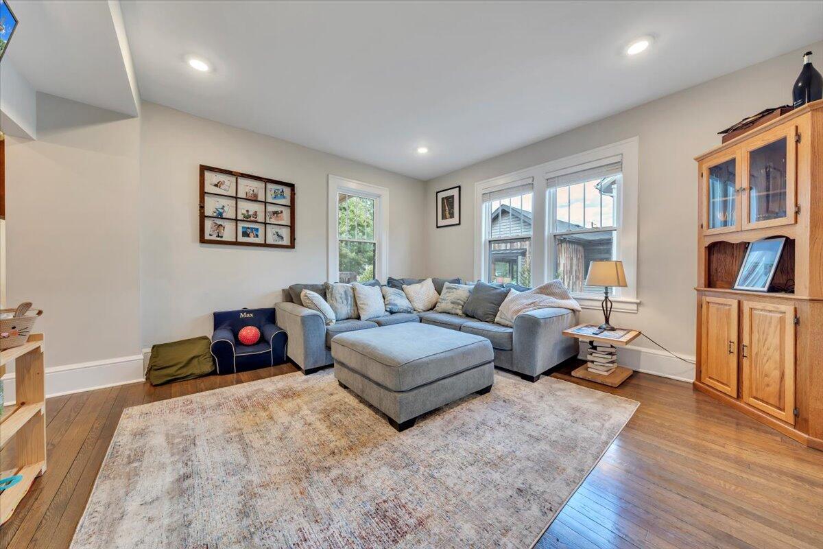 2109 Memorial AVE SW